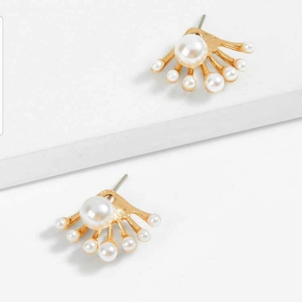 *Melinda* Faux Pearl earrings - Picture 3 of 5